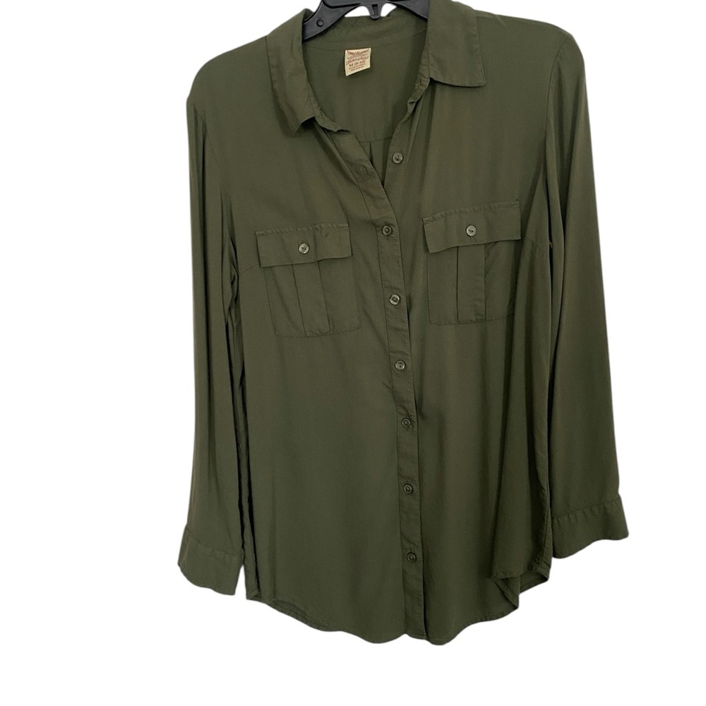 Faded glory button down shirt, size medium